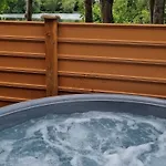 Oak 7 Hot Tub York
