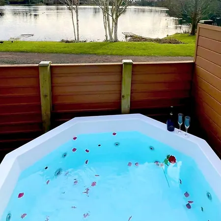 Oak 7 Hot Tub York